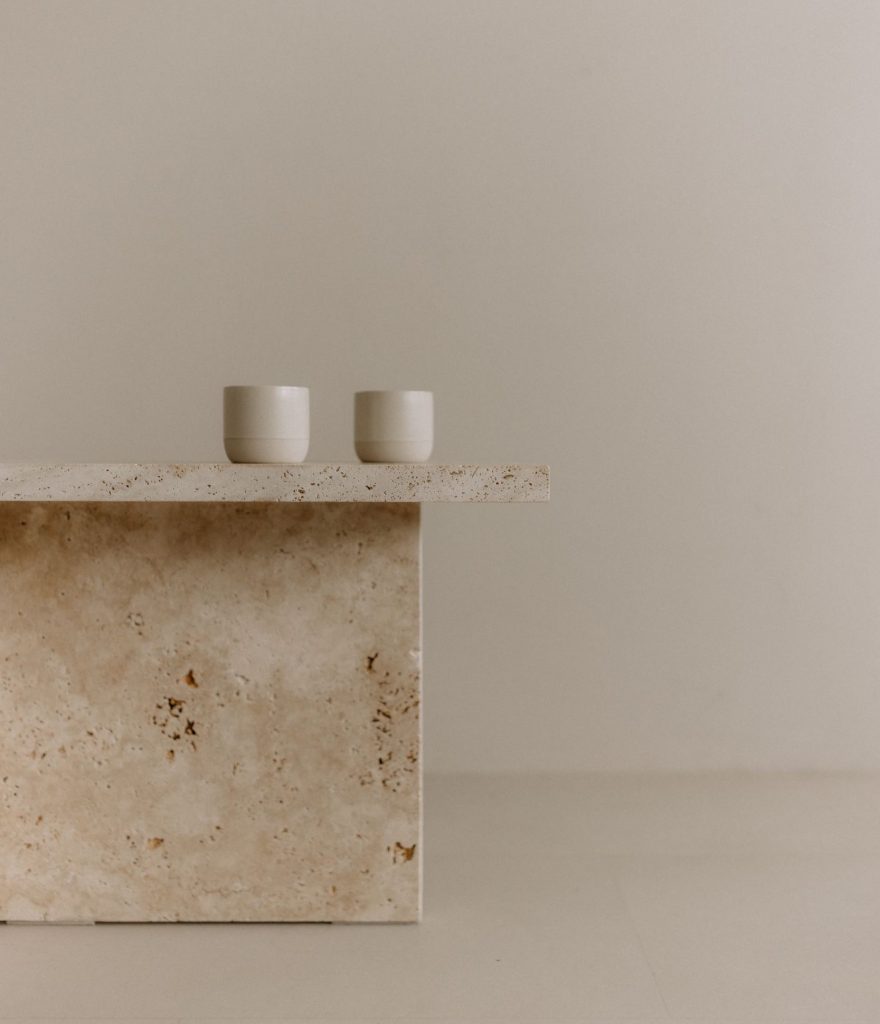 Naturstein Tisch Tassen