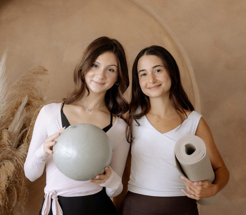 Anna und Anastasia Pilates Instructor
